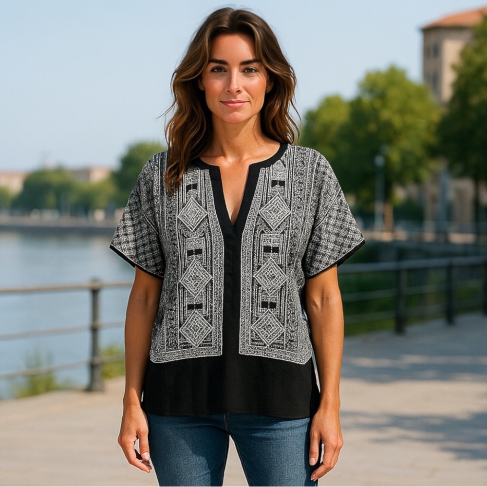 BCBGMaxAzria Black White Geometric Blouse Top